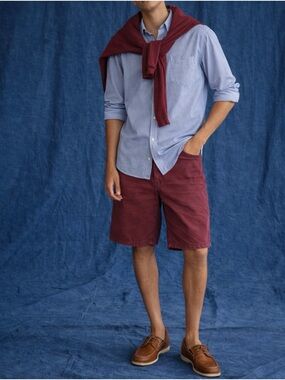 American Eagle Outfitters Classic Men's Flat-Front Shorts in Burgundy
